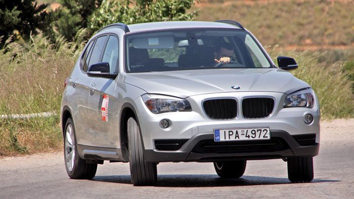 Όντας η μοναδική πισωκίνητη, η BMW X1 εμπνέει για σπορτίφ οδήγηση, παραμένοντας σε κάθε περίπτωση ασφαλής και πλήρως ελεγχόμενη.	
